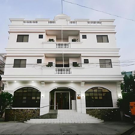 El Haciendero Private Hotel Iloilo City Exteriör bild