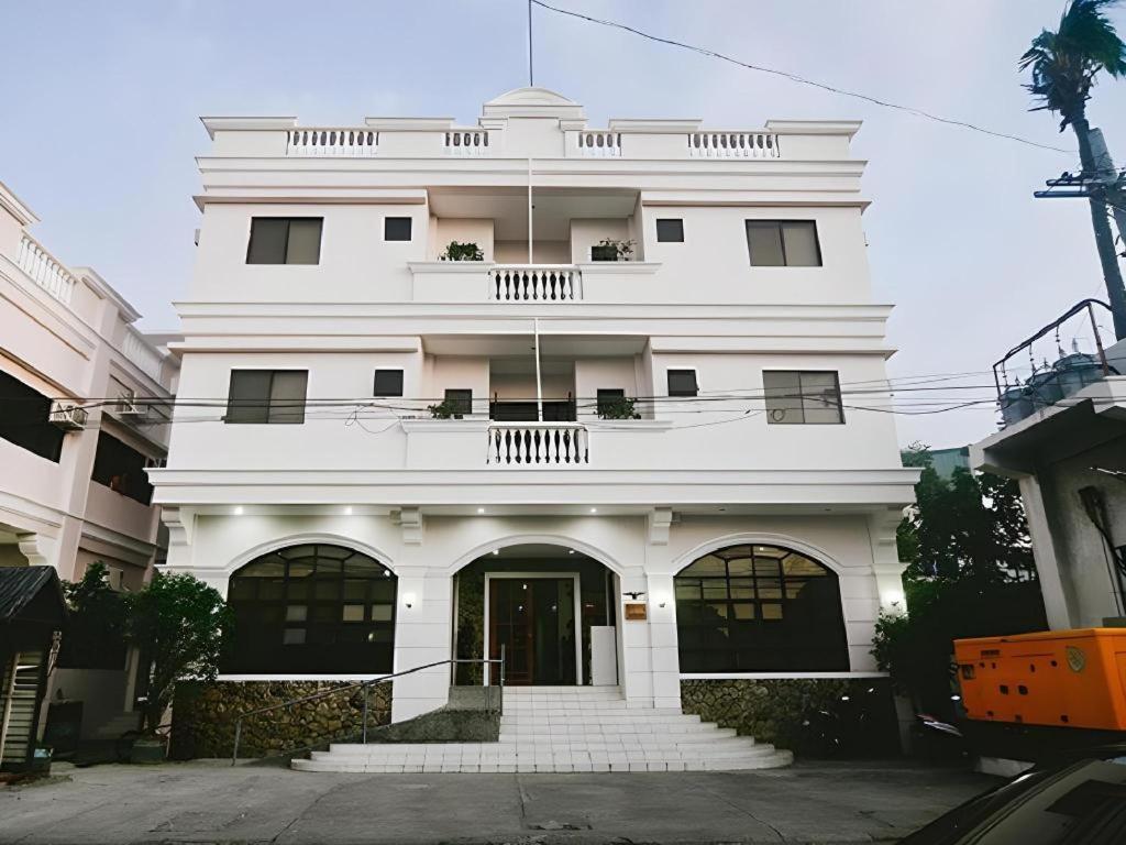 El Haciendero Private Hotel Iloilo City Exteriör bild