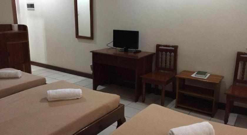 El Haciendero Private Hotel Iloilo City Exteriör bild