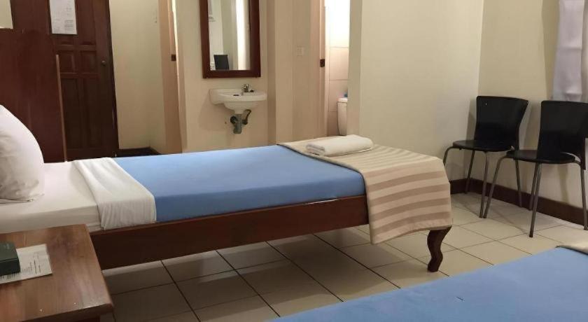 El Haciendero Private Hotel Iloilo City Exteriör bild