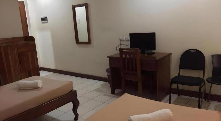 El Haciendero Private Hotel Iloilo City Exteriör bild