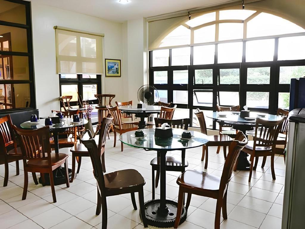 El Haciendero Private Hotel Iloilo City Exteriör bild