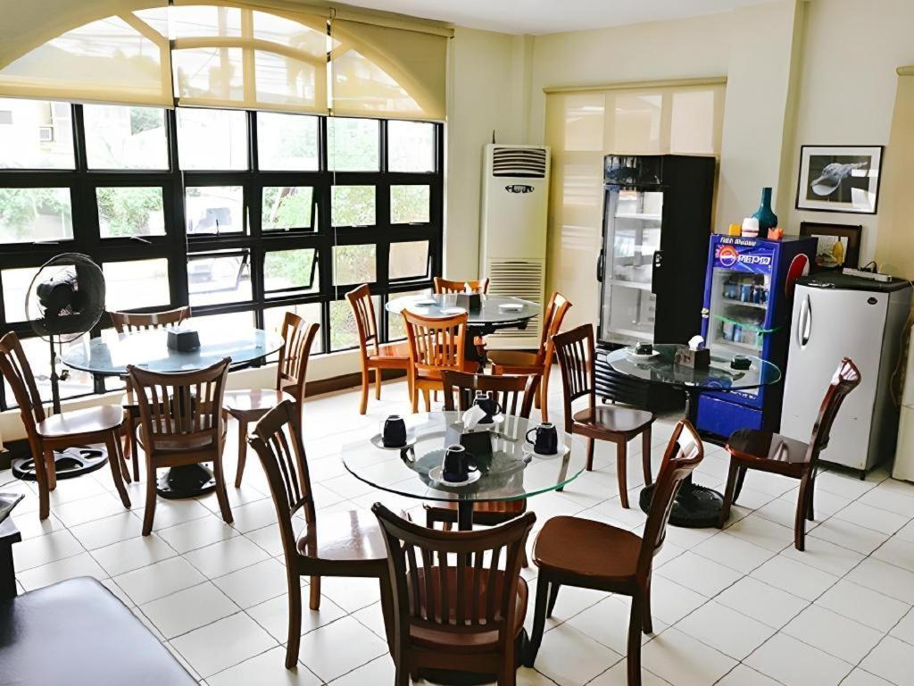 El Haciendero Private Hotel Iloilo City Exteriör bild