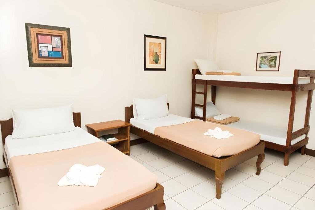 El Haciendero Private Hotel Iloilo City Exteriör bild