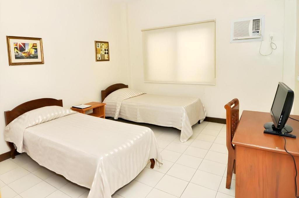 El Haciendero Private Hotel Iloilo City Exteriör bild